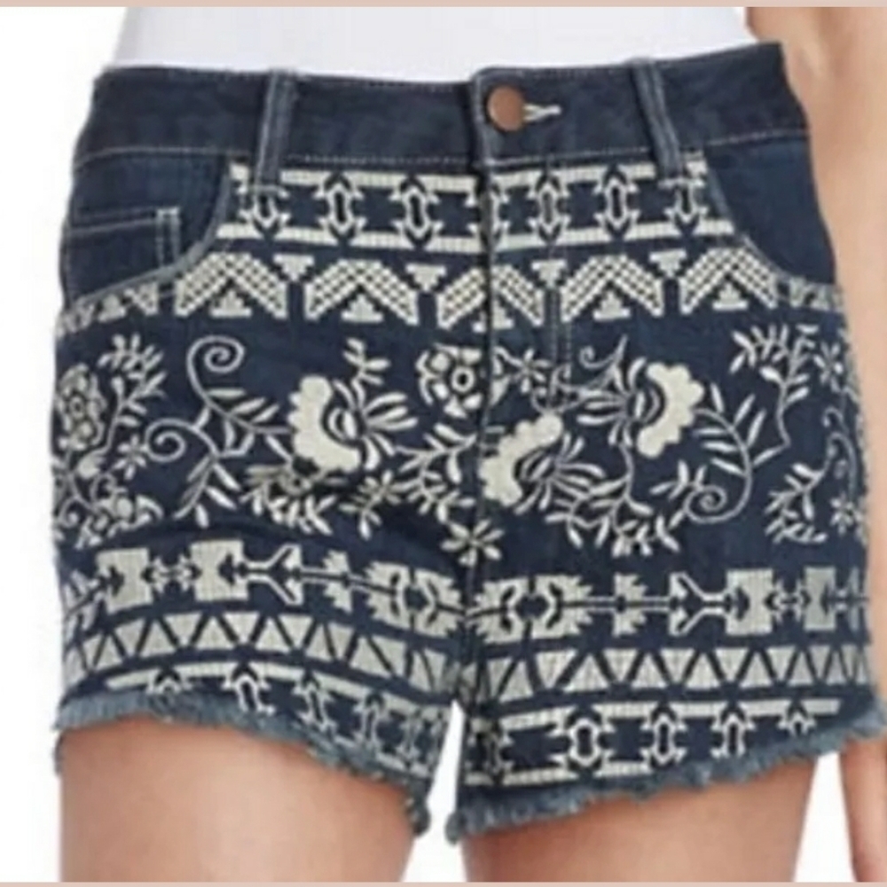 Boho Embroidered Floral jean Shorts Size 25 Design Lab aztec distressed hem *